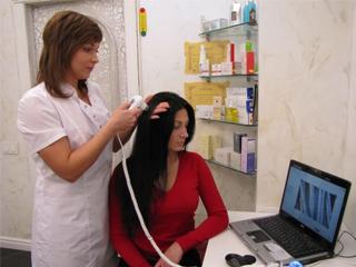 На голове болит даже волосы