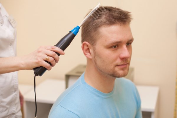 Болит кожа головы и выпадают волосы после родов