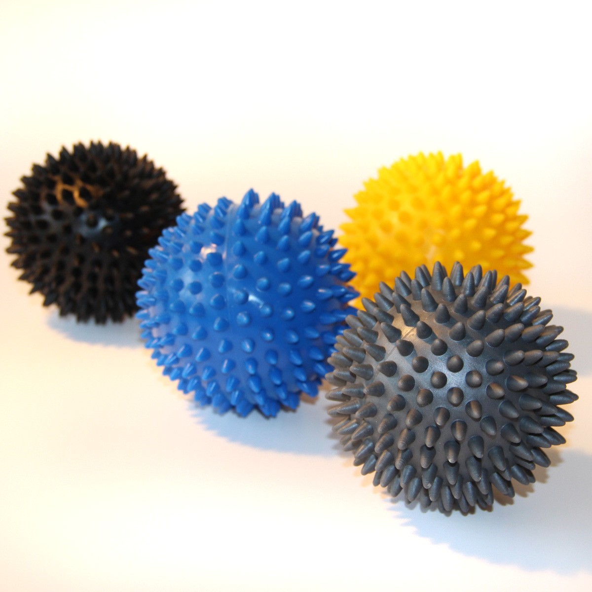 Ортопедический массажный мячик с шипами - упражнения для спины для всех