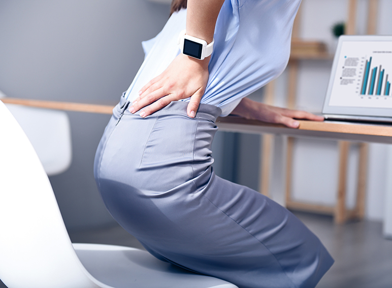 Спина болит в области поясницы с постели встать не могу