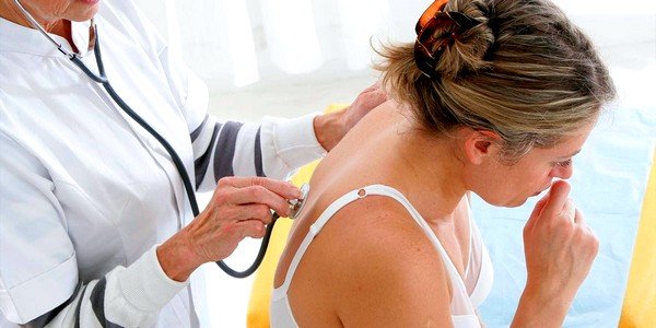 Пневмония или воспаление лёгких может на начальной стадии протекать бессимптомно