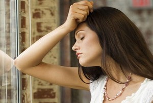 Девушка у окна